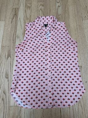 Ann Taylor Sleeveless Peach Patterned Button-Up Blouse